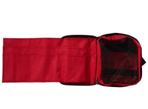 Apteczka Fjord Nansen First Aid Red otwarta siedem gór.jpg